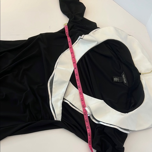 White House Black Market Elegant Black Top with White Accent Trim Size L - Picture 8 of 13